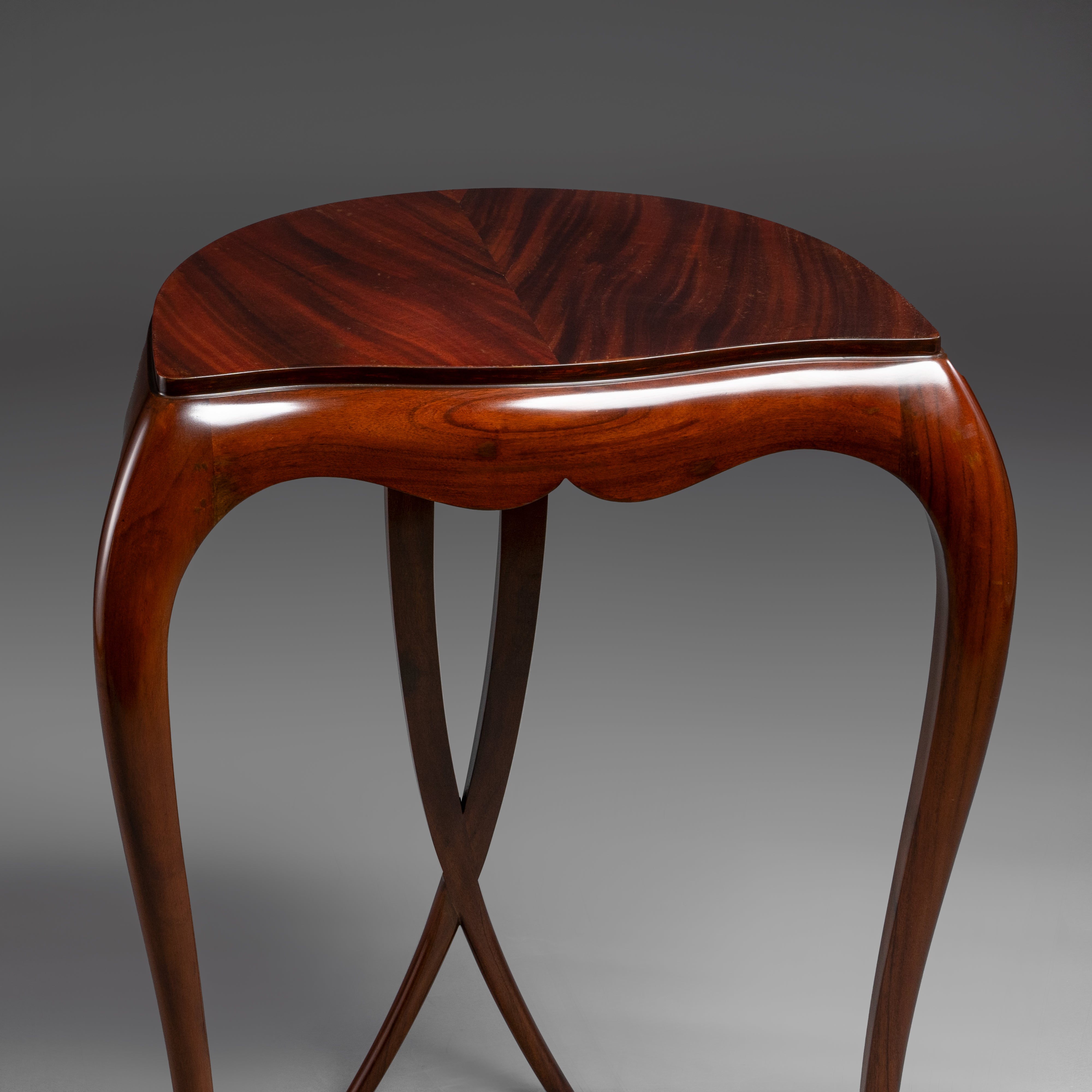 Exquisite Nesting Table Set with Flowing  Silhouette and Lustrous Finish