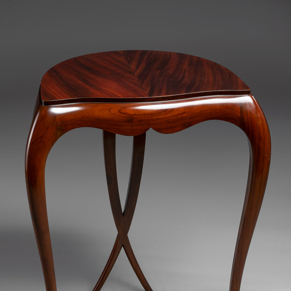 Exquisite Nesting Table Set with Flowing  Silhouette and Lustrous Finish