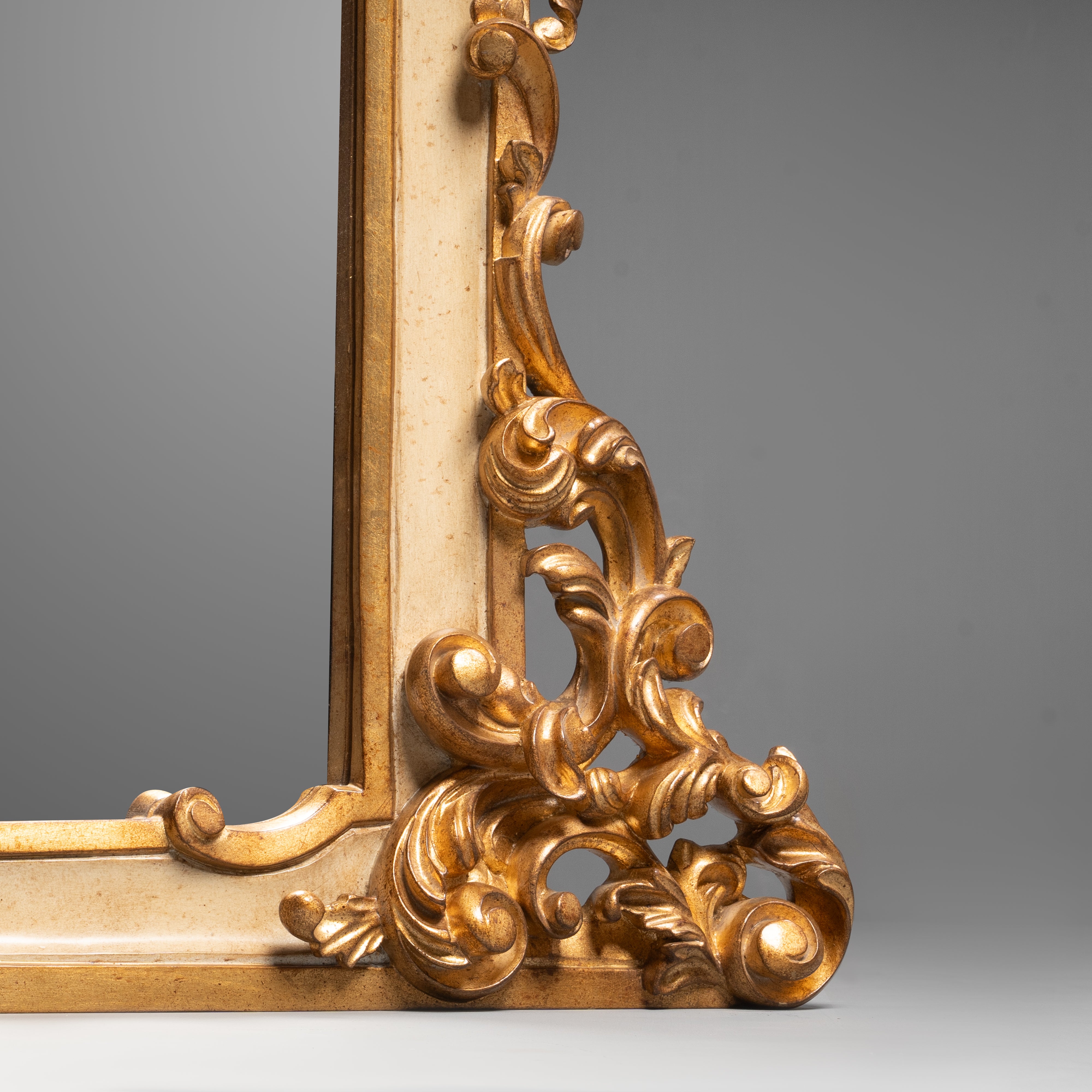 Elegant Italian 19th Century Louis XV Style  Off-White and Giltwood Mirror